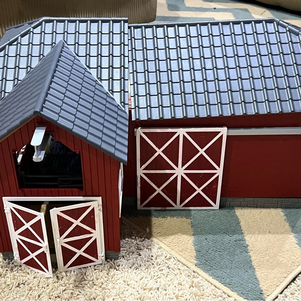 Schleich Barn older, bigger version